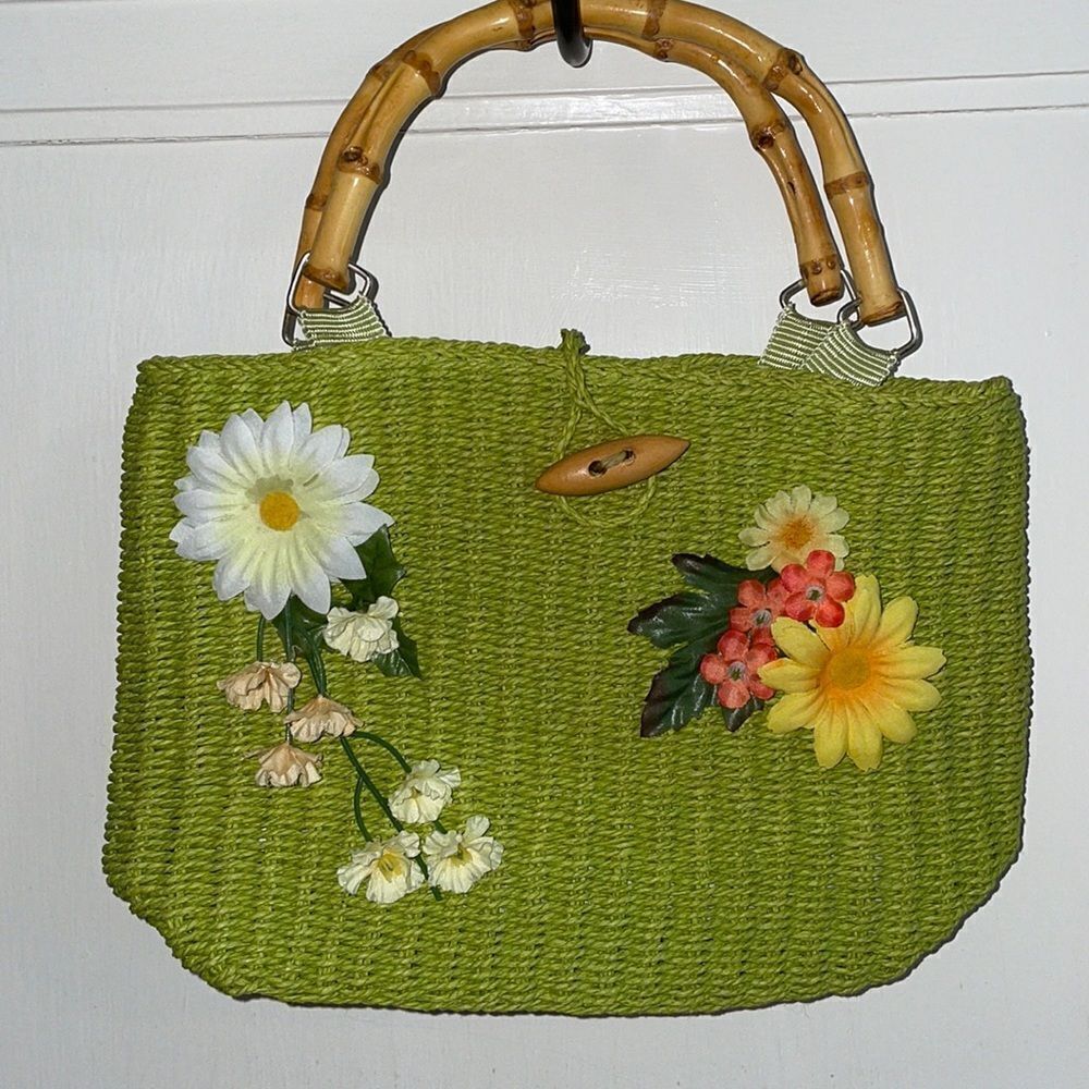 Retro look small green woven‎ purse with flowers & bamboo handles